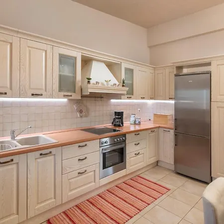 Kolympia Sleeps 6 With Pool Air Con And Wifi
