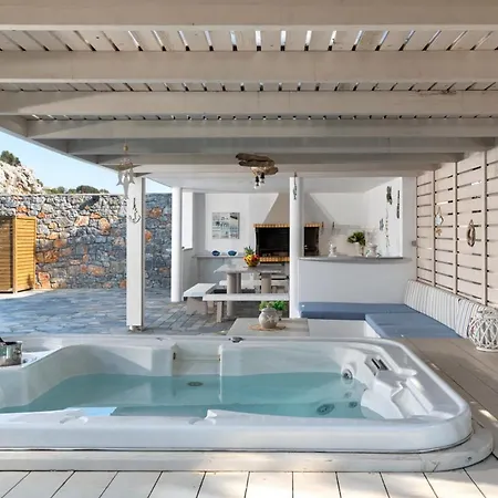 Kolympia Sleeps 6 With Pool Air Con And Wifi