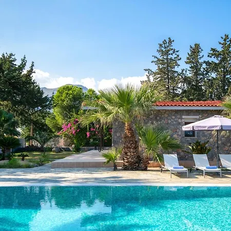 Kolympia Sleeps 6 With Pool Air Con And Wifi ヴィラ